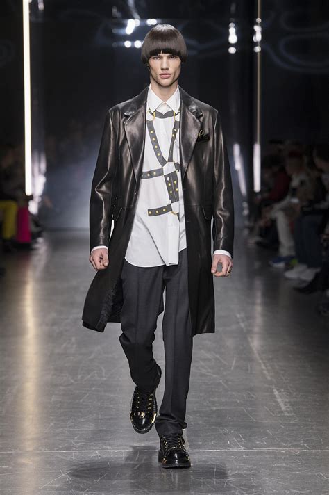 sfumature capelli 2019 uomo versace|VERSACE MAN FALL WINTER 2019.